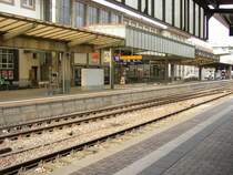 Gleis 11 (Ausgangsbereich) fotografiert von Gleis 12 S�d in Trier Hauptbahnhof.
