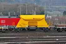Der Schotterwagen vom Einsteller SBB Infrastruktur 21 TEN 85 CH-SBBI
6439 057-1 Typ Fccnpps(Xns) im Rbf Limmattal.Bild vom 22-3-2016