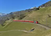 Ge 4/4 II 615 mit einem RE am 19.03.2016 bei Saas.