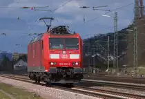 Abgehängt, hat 185 026 ihren Kalkzug im Anschluss der Dilliniger Hütte und fährt nun Lz wieder zurück nach Saarbrücken. Ensdorf Saar am 22.03.2016