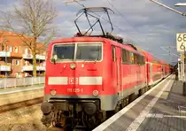 Einen nach Dortmund fahrenden RE4 schiebend ist hier die 111 125-1 ins Bild gesetzt.
Das Bild entstand am heutigen Abend in Korschenbroich. 23.3.2016