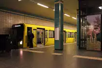 Schichtwechsel auf der U 5 von Alexanderplatz nach Kaulsdorf-Nord in der Station Tierpark am 20.03.2016.