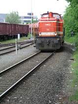 Erwitte (Westfalen):
WLE Lok 34  Erwitte  (benannt nach der Stadt, in der sie gerade unterwegs ist, mit Kalksteinmehlzugwagen unterwegs in Richtung Warstein.

WLE Lok 34, C´C´ (6-achsig), Deutz Typ DG 2000 CCM, Baujahr 1956 / F.Nr. 56288, 2003 HU mit Remotorisierung und Leistungserh�hung auf 2 x 970 kW.

08.06.2004