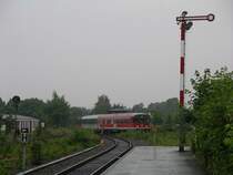 Coesfeld, 
bei sehr tr�bem Wetter kommt hier eine 624-Einheit mit lindgr�nem Mittelwagen als RB 29070 aus Richtung Enschede-Gronau.
Die Eins�tze des 624 endeten hier im Dezember 2004 und heute f�hrt hier die PEG (�brigens mit den gleichen Zugnummern).

31.05.2004