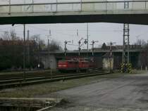 Zwei G�terzugloks fahren aus dem Bf Villingen (Schwarzw) in Ri Offenburg (beim W�rterstellwerk) aus. 