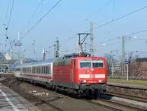 181 213 kam am 26.3.16 bei strahlenden Sonnenschein mit den PbZ 2470 durch Köln Deutz gefahren.

Köln Deutz 26.03.2016

