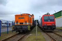 Rangierlok Locon 102 (BR 346) und SBB
Cargo Zuglok (BR 482) im Anschluss des Hafen's in Stralsund. - 23.03.2016 - Aufgenommen von der Strasse  An der Hafenbahn  durch das Tor der SWS Seehafen Stralsund GmbH.
