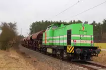 293 024-6 EIB Lisa 1 schiebt einen Schotterzug bei Ebersdorf bei Coburg am 05.04.2013.
