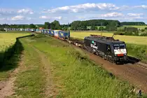 MRCE ES 64 F4-208 (E 189 208), vermietet an ERS Railways, bef�rdert am 07.06.15 zwischen Vehrte und Belm einen KLV-Zug in Richtung Osnabr�ck.