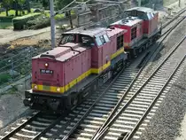 DR-V100 202 487 hat eine nicht identifizierte (vermutl. Uwe Adam) V100 am Haken. Das Pärchen wurde am 25.04.2014 in Leipzig-Plagwitz angetroffen.  