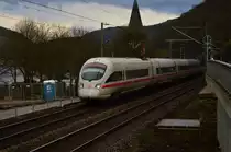 Die beiden ICE 411 Halle(Saale) und Karlsruhe sind rheinabwärtsfahrend bei Trechtingshausen unterwegs. Sonntag 28.3.2016