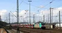 Die Cobra 2820 steht in Aachen-West mit einem Autozug.
Aufgenommen vom Bahnsteig in Aachen-West. 
Bei Sonne und Wolken am Nachmittag vom 27.3.2016.  