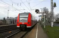 Ein Nachschuss von der Rhein Niers Bahn (RB33) aus Aachen-Hbf nach Heinsberg-Rheinland-Mönchengladbach-Hbf und hilt in Kohlscheid und fährt in Richtung Herzogenrath,Mönchengladbach. 
Aufgenommen von Bahnsteig 1 in Kohlscheid. 
Bei Sonne und Regenwolken am Nachmittag vom 30.3.2016.