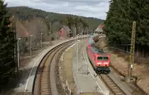 143 042-0 mit der RB 17275 (Freiburg(Brsg)Hbf-Seebrugg) in Bärental 29.3.16