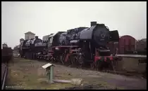 Oebisfelde am 10.4.1994: Abgestellt im BW Bereich 528001 und ein Dampfspender ohne Nummer