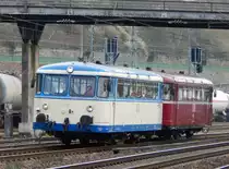 798 808-1 noch in Dürener Kreisbahn Lackierung und der 25. letzte Ausgelieferte Schienenbus fuhr mit einem weiterem 798er durch Linz hoch nach Kalenborn.

Linz am Rhein 02.04.2016