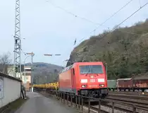 185 273-0 kam mit einem Mischer und Langschienen durch Linz Richtung Koblenz gefahren.

Linz am Rhein 02.04.2016