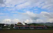 Bereits im Herbst wurde der Hügel unterhalb der Kirche Sankt Peter im Sulmtal abgeholzt . So hat man nun auch Blick auf das Pfarrhaus und den Friedhof . leider  war ich heute etwas zu spät unterwegs um die Sonne besser ausnutzen zu können. 10.04.2016