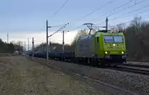 185 534 der CFL Cargo Deutschland fuhr am Abend des 27.03.16 einen Flachwagenzug durch Burgkemnitz Richtung Wittenberg.