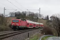 RE 4791 mit der 143 952 ziehend bei Liebau/Pöhl. Aufgenommen am 10.04.2016 