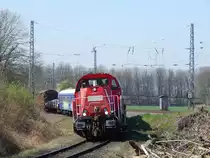 265 011-7 zog den Trafo ab Rommerskirchen hoch Richtung Niederaußem. Der Trafo kam aus Nürnberg.

Rommerskirchen 10.04.2016