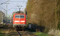Ein Nachschuss von  der 111 016 DB schiebt den RE4 aus Aachen-Hbf nach Dortmund-Hbf und kommt aus Richtung Aachen-Hbf,Aachen-Schanz,Aachen-West,Laurensberg,Richterich,Kohlscheid,Herzogenrath,Hofstadt,Finkenrath,Rimburg,Übach-Palenberg,Zweibrüggen,Frelenberg,Geilenkirchen,Süggerrath,Lindern,Brachelen  und hat gerade eben in Hückelhoven-Baal gehalten und fährt weiter in Richtung Erkelenz,Herrath,Beckrath,Wickrath,Rheydt,Mönchengladbach.
Aufgenommen von Bahnsteig 1 in Hückelhoven-Baal.
An einem schönem Frühlingsabend am Abend vom 10.4.2016.