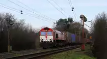 Die Class 66 DE6302  Federica  von Crossrail kommt mit viel Dieselpower die Gemmenicher-Rampe hochgefahren aus Richtung Aachen-West in Richtung Montzen/Belgien mit einem langen Containerzug aus Milano(I) nach Zeebrugge-Ramskapelle(B). Aufgenommen an der Montzenroute am Gemmenicher-Weg. 
Bei schönem Frühlingswetter am Nachmittag vom 11.4.2016.