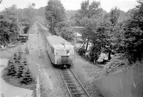 Lyngby-Nærum-Jernbane (LNJ / Nærumbane): Ein Triebwagen des Typs Sm (Scandia 1952) befindet sich im Juni 1968 in der Nähe vom Haltepunkt Ørholm.