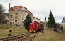 Am 16.04.16 hatten wir eine Fotofahrt mit T211 0608 und M131 1513 von Křimov nach Vejprty und zurück. Hier die T211 06.08 mit einem Nahgüterzug zu sehen bei der Einfahrt Vejprty. 
