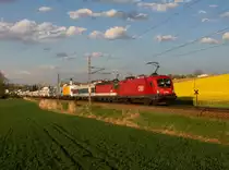 Die 1116 196 und die 1144 270 mit einem RoLa am 16.04.2016 unterwegs bei Rohr im Kremstal.