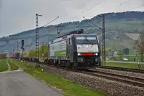 ES 64 F4-287 ( E 189 287) von MRCE ist hier am 12.04.16 mit einen Containerzug bei Thüngersheim zu sehen.