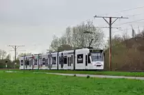 Be 6/8 Combino 319, mit einer Tissot Uhren Werbung, fährt zur Haltestelle Lachmatt. Die Aufnahme stammt vom 08.04.2016.