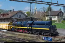 DLM 52 8055 steht am 19. April 2016 in Winterthur Töss an der Güterrampe. Nach der Mittagspause wird sie mit den an das Dampfzentrum Winterthur vermieteten ehemaligen Postwagen nach Schaffhausen fahren, wo diese abgestellt werden.