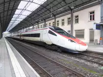 SBB - Triebzug RABe 610 114-6 in der Bahnhofshalle von Olten am 16.04.2016