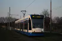 Tw. 2066 befährt im letzten Sonnenlicht des 10.04.2016 die Wendeschleife Usdorp de Aker.