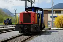 SBB/VICEM: Die Tm 232 216-2 von SBB CARGO sowie die CAROLE 98 85 5232 28 7-3 CH-VICEM von VIGIER CEMENT anlässlich der Mittagspause vom 19. April 2016 in Reuchenette-Péry. 
Foto: Walter Ruetsch