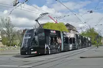 Be 6/8 Flexity 5010 mit der Werbung für Turkish Airlines, auf der Linie 8, fährt zur Haltestelle am Bahnhof SBB. Die Aufnahme stammt vom 14.04.2016.