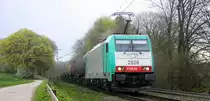Die Cobra 2826 kommt die Gemmenicher-Rampe herunter nach Aachen-West mit einem Ölzug aus Antwerpen-Petrol(B) nach Heilbronn(D).
Aufgenommen an der Gemmenicher-Rampe am Gemmenicher-Weg an der Montzenroute. 
Bei schönem Frühlingswetter am Nachmittag vom 14.4.2016.