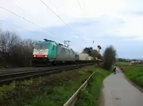Die Cobra 2837 kommt aus Richtung Aachen-West und fährt die Gemmenicher-Rampe hoch mit einem Containerzug aus Verona(I) nach Antwerpen-Combinant(B) und fährt in Richtung Montzen/Belgien.
Aufgenommen an der Montzenroute am Gemmenicher-Weg. 
Bei Sonne und Wolken am Abend vom 14.4.2016.