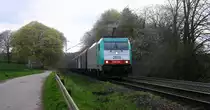 Die Cobra 2838 kommt die Gemmenicher-Rampe herunter nach Aachen-West mit einem  Coilzug aus Antwerpen-Noord(B) nach Köln-Eifeltor(D).
Aufgenommen an der Montzenroute am Gemmenicher-Weg. 
Bei Sonne und Wolken am Abend vom 14.4.2016. 