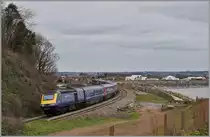 Der HST 125 mit den Triebköpfen  43097 an der Spitze und 43156 am Schluss als  The Cornish Riviera  GWR Service 0844 von Penzance nach Paddington erreicht Dawlish Warren. 
18. April 2016