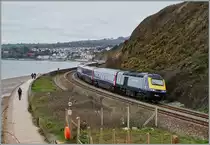 Und schon kommt der schnelle HST 125 als  The Cornish Riviera  GWR Service 0844 von Penzance nach Paddington bei Red Rock um die Kurfe und erreicht Dawlish Warren. 
18. April 2016