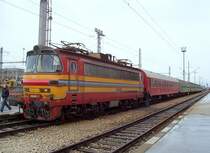 240 087-7 der ZSSK ist am 19.03.2007 eben mit Os 3031 von Bratislava in Trnava angekommen, die Lok ist bereits abgeb�gelt. 