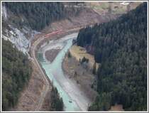 RE 1265 aus Disentis zwischen Valendas-Sagogn und Versam-Safien. Gut zu sehen sind auf diesen Bildern die gerodeten B�ume entlang der Bahnlinie. Wegen des schneearmen Winters wurden �beraus viele B�ume gef�llt, vorallem diejenigen die entlang der Fahrleitung standen. (26.03.2007)