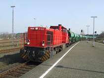 Mak 1206 der NEG duchf�hrt den Bf Husum mit einem Schotterzug aus ITL Wagen. 24.3.07 