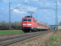 111 167 mit RB 32176 am 25.03.2007 Richtung Neumarkt i.d.Obpf. kurz nach Plattling&acute;.