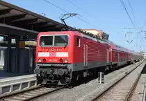143 250-9 mit RE 18490(Berlin-Warnem�nde)bei der Ausfahrt im Rostocker Hbf.08.05.2016