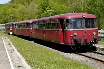 Dreiteilige Schienenbusgarnitur des Förderverein Menden (796 690 + 996 299 + 796 802) in Binolen (8.5.16(.
