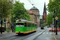 Straßenbahn Poznan: Am 04.05.2016 fährt der GT8 710 (ex Rheinbahn 2673) als Linie 9 die Aleksandra Fredry entlang, direkt dahinter folgt der GT8 706 (ex Rheinbahn 2651) als Linie 8