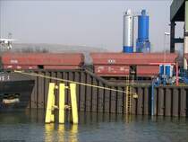 Ein Unternehmen 2 verschiedene Logos, das alte RAG- und das neue RBH-Logo. Herne,Hafen Julia 26.03.2007